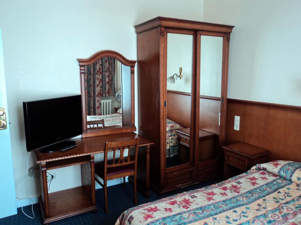 Hotel Continental Saint-Gilles Номер фото