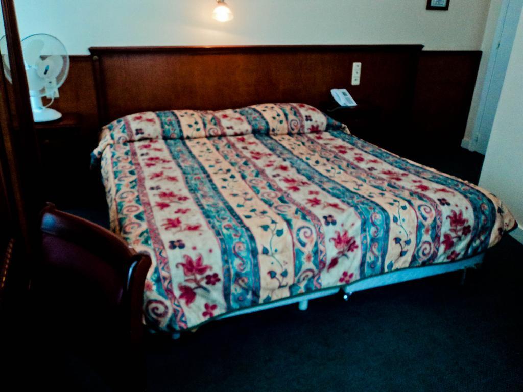 Hotel Continental Saint-Gilles Номер фото